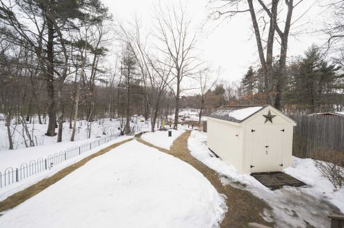 20 Pelican Cir, Derry NH  03038-7247 exterior