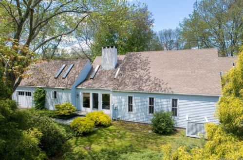 80 Ingham Hill Rd, Essex CT  06426-1507 exterior