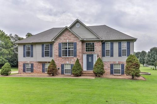 681 Baker Rd, Columbia, TN 38401-5592