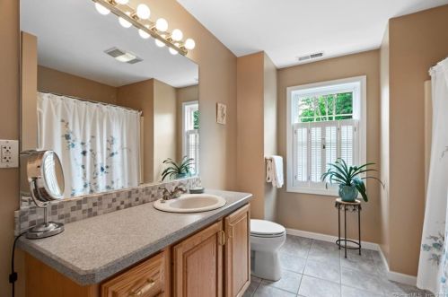 1 Reservoir Dr, Wallingford CT  06492-1862 exterior