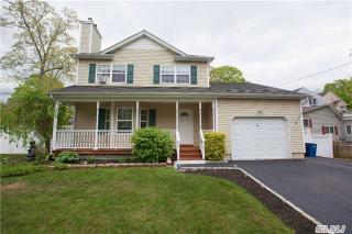 17 Clarendon Rd, Hauppauge, NY 11779-1611