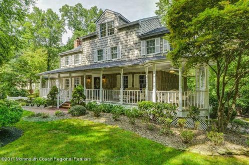 2 Tilton Pl, Holmdel Village, NJ 07733-1719