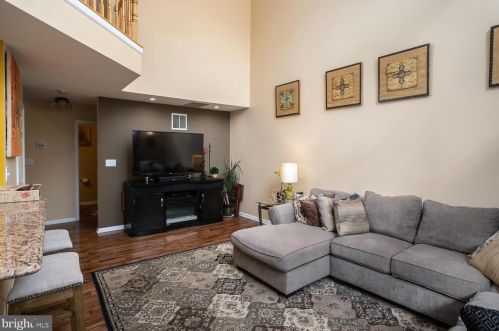 59 Greenbrook Dr, Columbus NJ  08022-2323 exterior