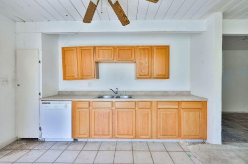 6634 Radio Dr, San Diego CA  92114-1611 exterior