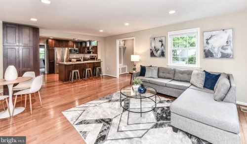 3027 Crane Dr, Falls Church VA  22042-3004 exterior