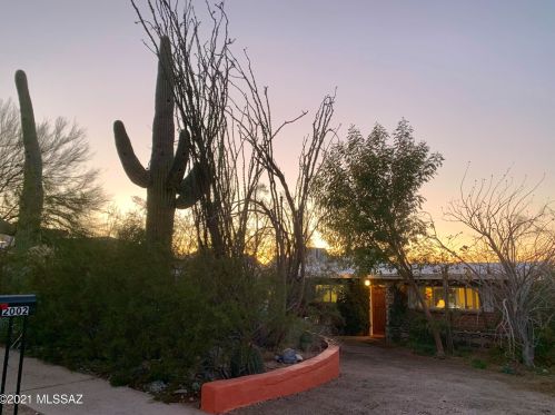 2002 Calle Armenta, Tucson, AZ 85745-2132