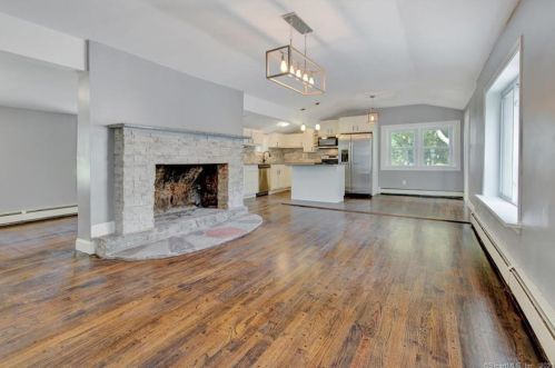 1300 Spindle Hill Rd, Waterbury CT  06716-1223 exterior