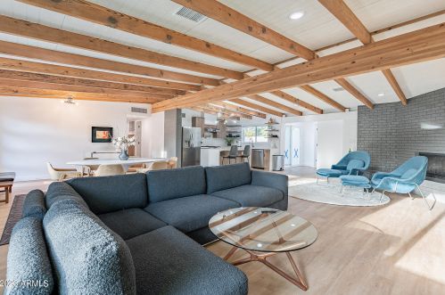 5821 10 St, Phoenix AZ 85087-7350 exterior