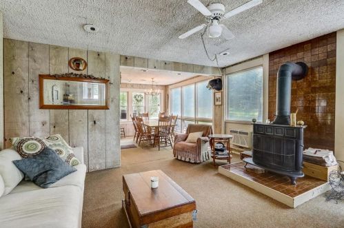 23711 Golf Rd, Kansasville, WI 53139-9591