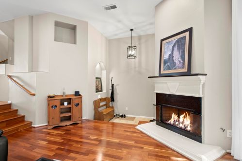 5125 Renaissance Ave, San Diego, CA 92122-6036