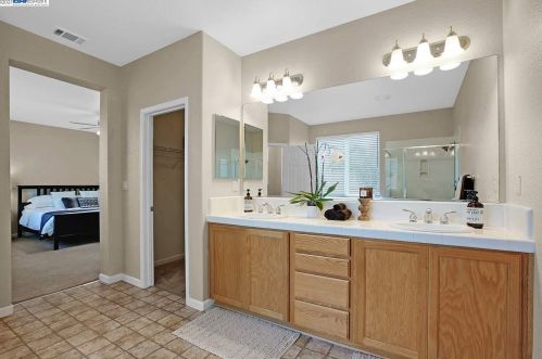 30 Matisse Ct, Oakley CA  94561-1777 exterior