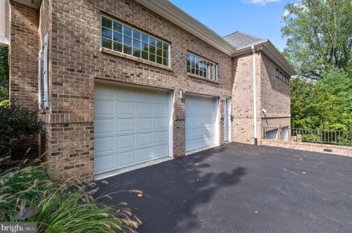 100 Deer Vly Ln, Wilmington DE  19807-1912 exterior