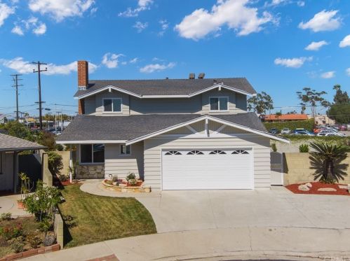 637 Adomar St, Long Beach, CA 90745-2110