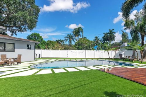 1961 56th Way, Hollywood FL  33021-3813 exterior