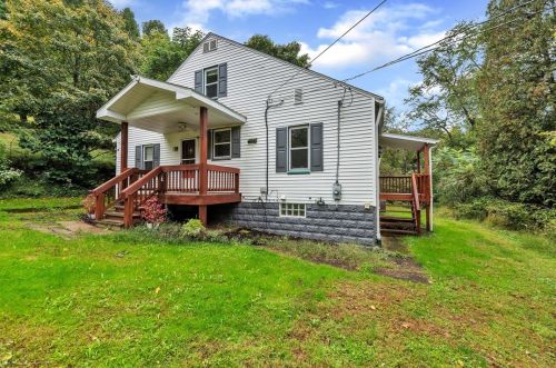 2212 Turkey Ridge Rd, New Kensington, PA 15068-1933