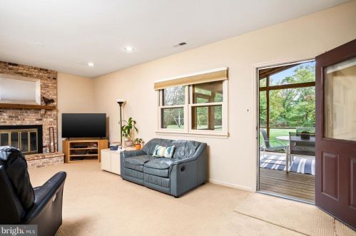 29 Winthrop Rd, Lawrence Township NJ  08648-1557 exterior