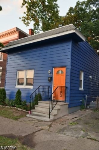 280 Shepard Ave, East Orange, NJ 07018-2417