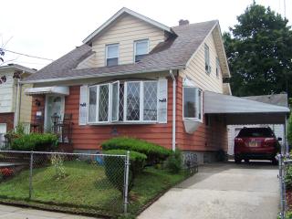 1009 Van Buren St, Hempstead, NY 11553-3124
