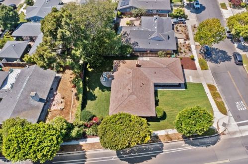 1501 Cumberland Ln, Newport Beach, CA 92660-4726