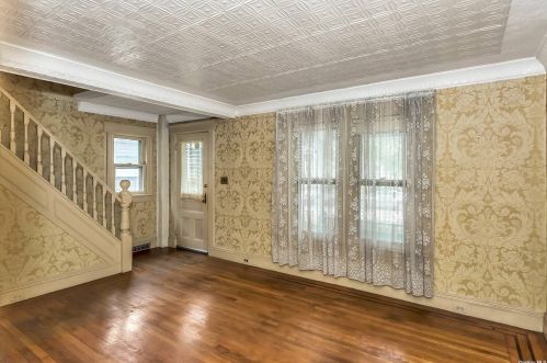 64 Driscoll Ave, Rockville Centre NY  11570-6006 exterior