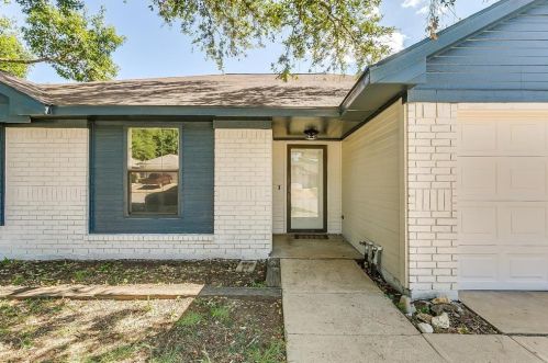 3201 Country Creek Ln, Fort Worth, TX 76123-1223