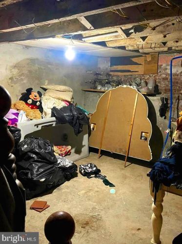 1216 Derry St, Harrisburg PA 17111-1141 exterior