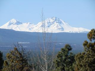 2042 Perspective Dr, Bend, OR 97701-8326