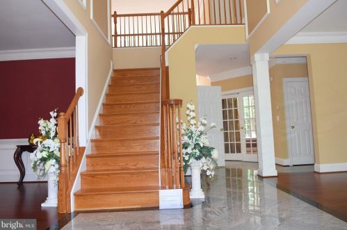6649 Tansey Dr, Falls Church VA  22042-4016 exterior