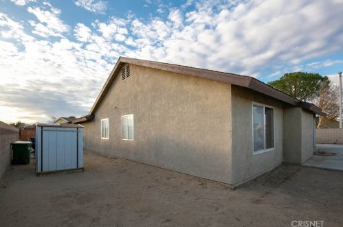 758 Avenue, Lancaster CA 93534-7428 exterior