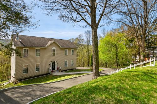 9 Cypress St, Danbury, CT 06812-2311