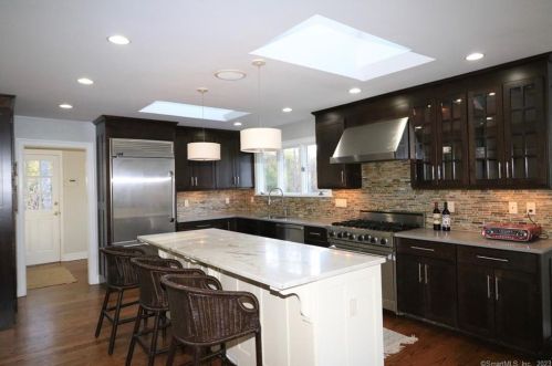 950 Rock Rimmon Rd, Stamford CT  06903-1220 exterior