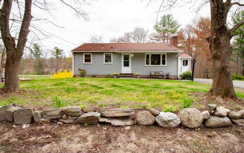 132 Haverhill Rd, Salem NH  03079-1243 exterior