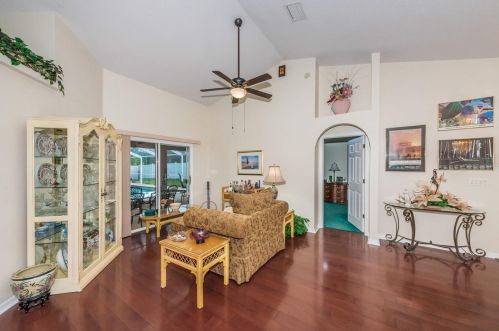 1083 Northridge Dr, Palm Harbor FL  34683-2720 exterior