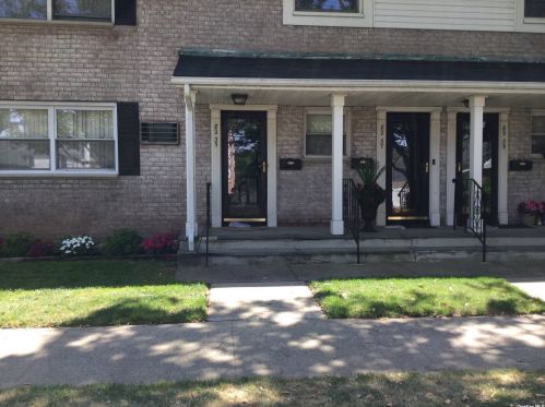 82-35 268th St, New Hyde Park, NY 11040-1410