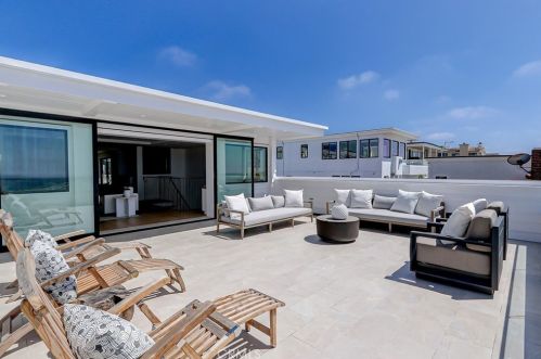 413 Bayview Dr, Manhattan Beach CA  90266-5717 exterior