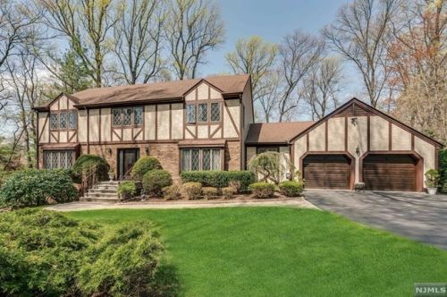 33 Hickory Hl, Montvale, NJ 07645-1006