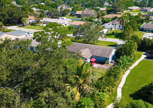 1248 Ladner St, Fort Pierce FL  34983-2571 exterior