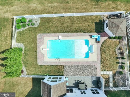 7207 Royal Oak Dr, Harrisburg PA 17112-8837 exterior