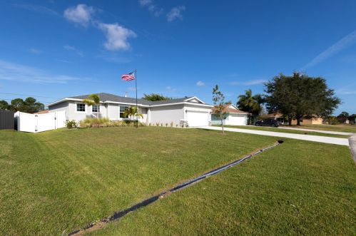 1702 Cordova St, Fort Pierce, FL 34987-2010