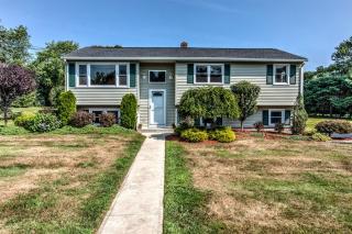5 Coachmans Ln, Huntington, CT 06484-5001