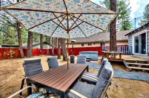 1209 Reno Ave, South Lake Tahoe CA  96150-2920 exterior