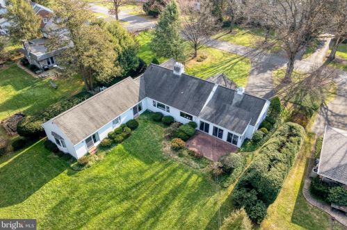 1515 Hillcrest Rd, Lancaster, PA 17603-2416