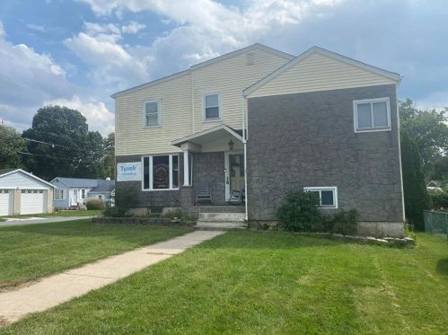 229 Pennsylvania Ave, Catasauqua, PA 18032-1443