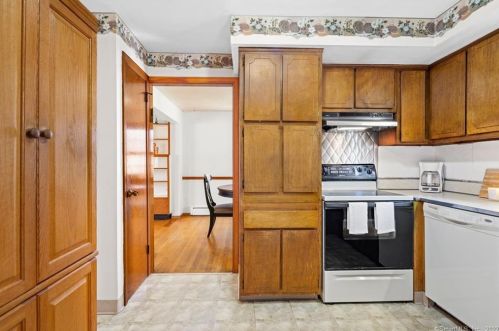 542 Forest St, Hartford CT  06118-2035 exterior