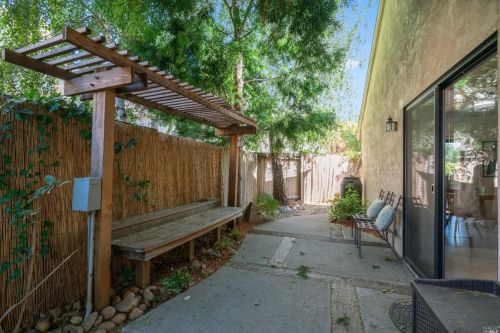 580 Willow Ct, Benicia CA  94510-1447 exterior