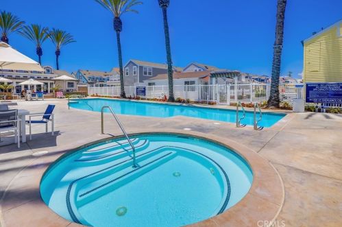 24 Bolivar St, Newport Beach CA  92663-4420 exterior