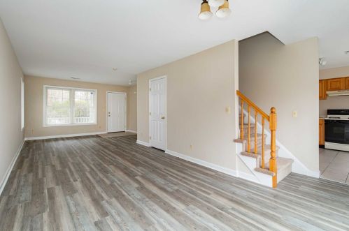 17 Windsor Ct, Poughkeepsie NY  12601-1116 exterior