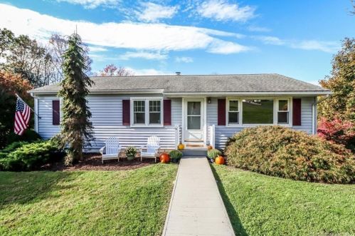 10 Johns Rd, Brookfield Center, CT 06804-1104