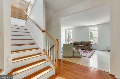 11 Broad Way, Lovettsville VA  20180-8608 exterior