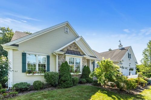 49 Saddle Hill Rd, Manchester, CT 06040-6951